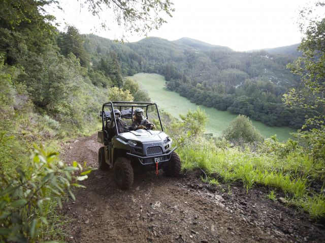Обзор квадроцикла Polaris Ranger 400 Квадроцикл Polaris Ranger 400 прогулок и использования в хозяйстве